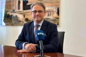 ASTANÁ (KAZAJISTÁN), 11/06/2024.- El viceministro de Exteriores de Kazajistán, Román Vassilenko, posa para el fotógrafo este martes en Astaná, Kazajistán. Los primeros siete caballos de Przewalski, en peligro de extinción, volvieron a la república centroasiática de Kazajistán, su hábitat natural, en el marco de un proyecto internacional en el que participan varios países europeos, informó hoy el Ministerio de Exteriores kazajo. "Hemos traído a los caballos a casa, a Kazajistán. Agradecemos a nuestros socios en Europa por ese fantástico proyecto", dijo a EFE el viceministro Vassilenko. EFE/Kulpash Konyrova