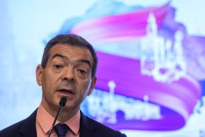 SEVILLA, 25/06/2024.- El presidente de SEPES, Guillermo Pradíes, durante la presentación de la 53º edición del congreso anual de la Sociedad Española de Prótesis Estomatológica y Estética (SEPES), un congreso clínico-científico que se celebrará bajo el lema "Protocolos para la práctica clínica" en el Palacio de Congresos y Exposiciones Fibes II los próximos días 10, 11 y 12 de octubre de 2024 en Sevilla. EFE/Raúl Caro