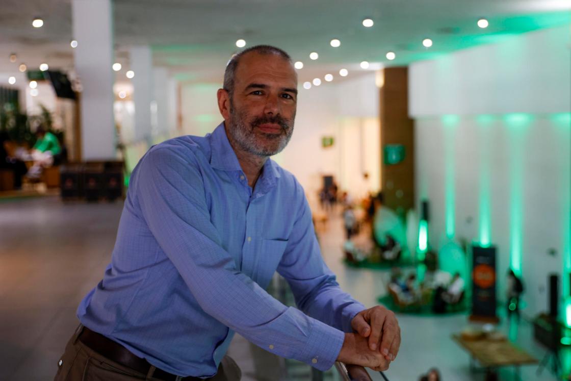 Jaime García Alba, director del programa de Servicios de Asesoría y Financiamiento Mixto de BID Invest, habla con EFE durante la Semana de la Sostenibilidad de BID Invest este jueves, en Manaos (Brasil).EFE/ Antonio Lacerda