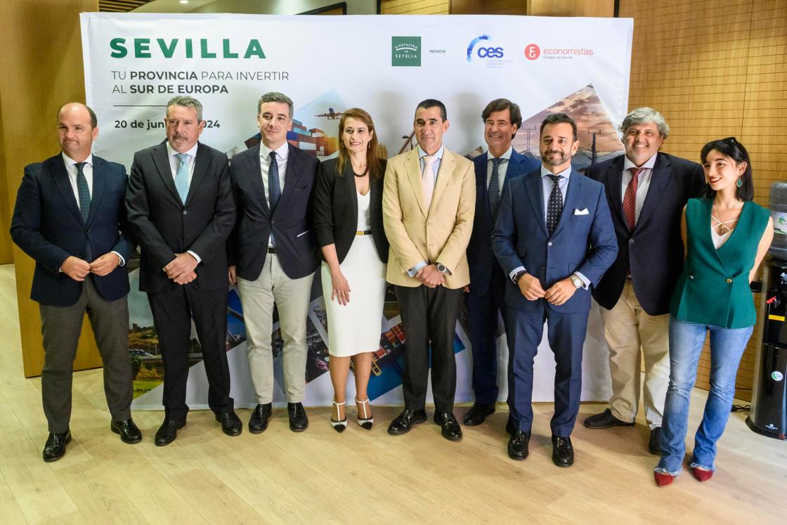 GRAFAND1987. SEVILLA, 20/06/2024.- La Diputación de Sevilla, a través de Prodetur, con la Confederación de Empresarios de Sevilla y el Colegio de Economistas, ha presentado hoy ‘Sevilla para invertir’, un trabajo conjunto que, con datos de distintos sectores económicos, presenta esta provincia como lugar idóneo para las inversiones de cualquier compañía y buscar la máxima rentabilidad. EFE/ Raúl Caro.