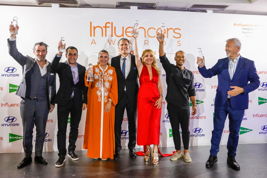 MADRID, 06/06/2024.- Los premiados posan durante la ceremonia de los premios "Influencers Awards 2024" celebrada este jueves en Madrid. EFE/ David Fernández