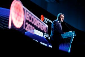 A CORUÑA, 28/06/24.- La nueva edición del foro internacional Ecosystems 2030 convierte a A Coruña en el escenario de análisis y debate de la evolución de la innovación y su impacto en áreas como la seguridad, la protección de datos o las redes sociales, en una edición que cuenta con más mujeres que nunca bajo el título 'Mujeres en el liderazgo'. En la imagen, el conselleiro de Educación, Ciencia, Universidades y Formación Profesional, Román Rodríguez, durante la inauguración del evento. EFE/Cabalar