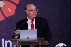 El presidente del Banco Interamericano de Desarrollo (BID), Ilan Goldfajn, participa de la conferencia BID Impact+, en el último día de la Semana de la Sostenibilidad, este jueves en Manaos (Brasil). EFE/ Antonio Lacerda