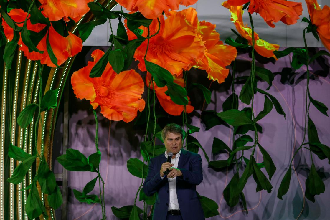 El CEO de BID Invest, James P. Scriven, habla durante la apertura del "Sustainability Week", evento de sostenibilidad de mayor trascendencia para el sector privado de América Latina y el Caribe, organizado por el Banco Interamericano de Desarrollo (BID), este martes en Manaos, capital del estado de la Amazonas (Brasil). EFE/ Antonio Lacerda