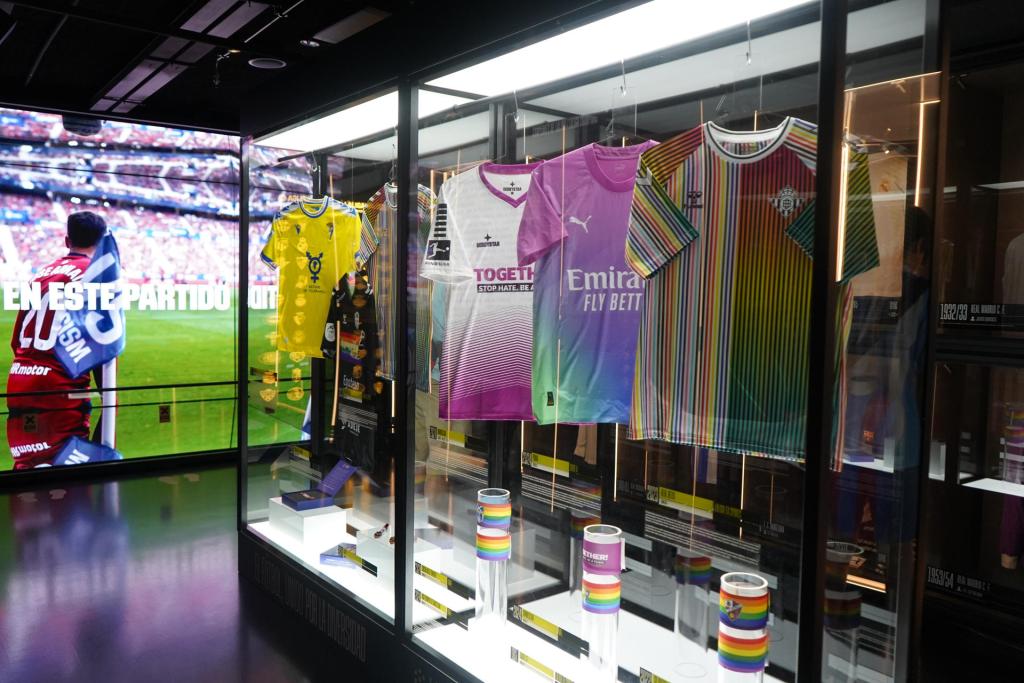 Luchar contra el odio y la violencia dentro y fuera de los estadios es lo que pretende 'Fútbol, unido por la diversidad', una exposición temporal en el Museo Legends de Madrid. EFE/ LaLiga - SOLO USO EDITORIAL/SOLO DISPONIBLE PARA ILUSTRAR LA NOTICIA QUE ACOMPAÑA (CRÉDITO OBLIGATORIO)