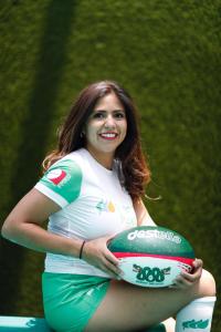 La jugadora de Rugby, Paola Rodríguez, posa en la presentación de DestElla, proyecto para impulsar el empoderamiento femenino a través del deporte en Ciudad de México (México). EFE/ Sáshenka Gutiérrez