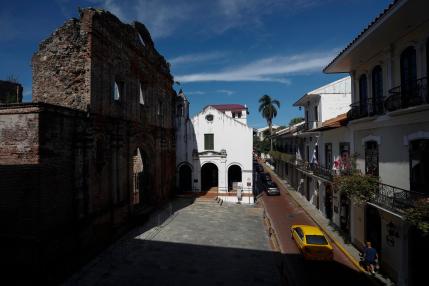 Alcalde de Panamá ofrece vacaciones pagas a turistas afectados por protestas en España