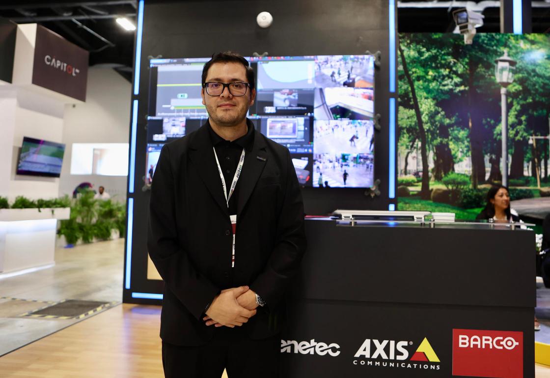 El gerente de Mercados Verticales para Genetec en México, Michel Nieto, posa al finalizar una entrevista con EFE en la ciudad de Mérida, Yucatán (México). EFE/Lorenzo Hernández