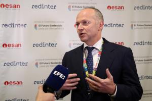 El consejero delegado de Redeia, Roberto García, habla con EFE en Lima (Perú). EFE/ Paolo Aguilar Boschetti