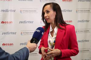 La presidenta de Redeia, Beatriz Corredor, habla con EFE en Lima (Perú). EFE/ Paolo Aguilar Boschetti