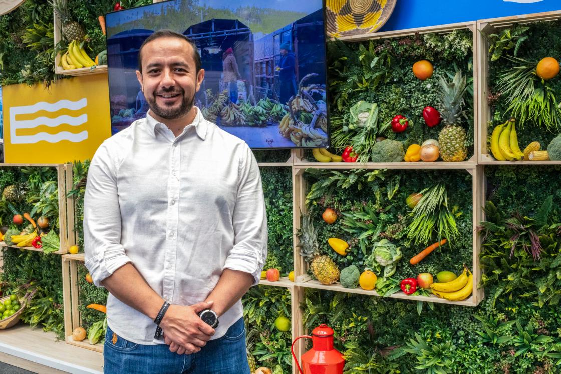 El subsecretario de promoción turística del gobierno de Ecuador, Santiago Granda, durante el Festival de comida 2024 de National Geographic Traveller en Londres (R.Unido). EFE/ Betty Laura Zapata 