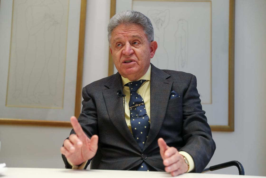 El abogado especialista en energía y recursos, Francisco Roldán, habla en una entrevista con EFE, el 19 de junio de 2024, en Quito (Ecuador). EFE/ José Jácome 