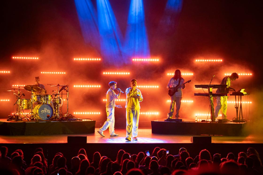 PALAFRUGELL (GIRONA), 29/07/2024.- Los integrantes del grupo The Tyets durante su actuación en el Festival Cap Roig, en Girona. EFE/David Borrat