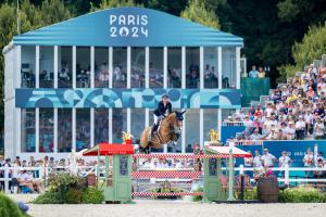 Scott Brash con ‘Jefferson’ es uno de los integrantes del equipo británico que que sucede en el palmarés de salto a caballo a sus compatriotas de Helsinki 1952 y Londres 2012. EFE/FEI/Benjamin Clark/CRÉDITO OBLIGATORIO