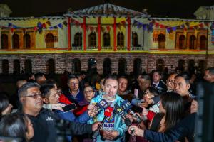 Fotografía que muestra al alcalde, Pabel Muñoz, en el Teatro Nacional Sucre, en Quito (Ecuador). EFE/ José Jácome