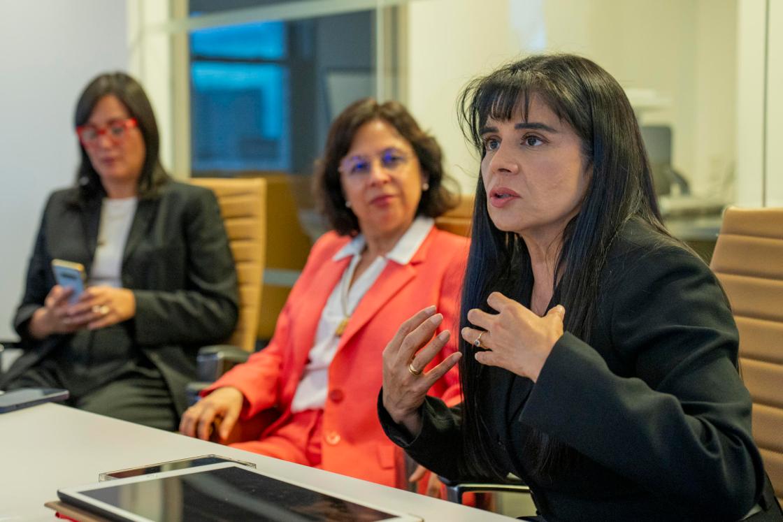 Peru's Minister of Foreign Trade and Tourism, Úrsula León (r), participates in a meeting with representatives of the Virtuoso corporation, on Tuesday in New York (United States). EFE/ Angel Colmenares