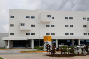 Fotografía que muestra la fachada del complejo hospitalario La Ciudad de la Salud en Ciudad de Panamá (Panamá). EFE/Bienvenido Velasco
