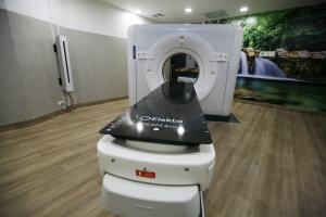 Imagen de un equipo medico en el Hospital de Cancerología de la Caja del Seguro  Social, en la Ciudad de Panamá (Panamá). EFE/ Carlos Lemos