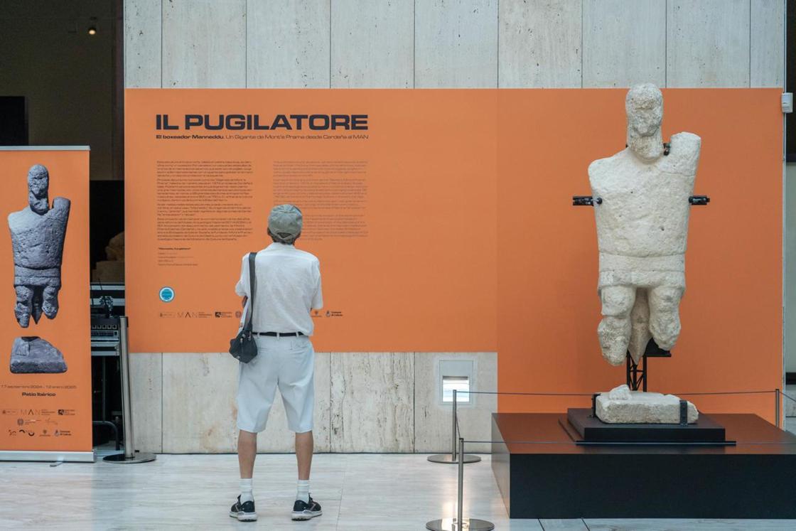 Pie de foto: La escultura 'el Boxeador' (Manneddu), procedente del yacimiento de Mont'e Prama (Cerdeña), expuesta a partir de este martes en el Museo Arqueológico Nacional de Madrid. Autor: Markel Redondo