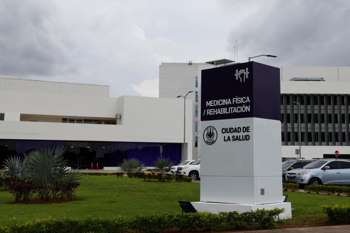 Fotografía los edificios de Medicina Física y Rehabilitación en la Ciudad de la Salud, en Ciudad de Panamá (Panamá). EFE/ Bienvenido Velasco