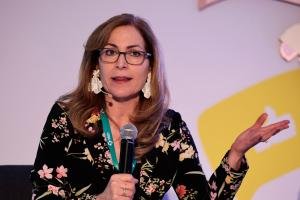 La directora ejecutiva de Políticas Regulatorias Globales de MSD América Latina, Laura Dachner, habla durante su participación en el 21 Seminario Latinoamericano de Periodismo en Ciencia y Salud en Ciudad de México (México). EFE/José Méndez