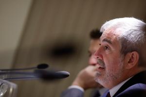 MADRID, 26/09/2024.- El presidente de Canarias, Fernando Clavijo, expone la situación migratoria en las islas y la disputa legal con el Estado por la acogida de los menores en un desayuno-coloquio organizado por el Club Siglo XXI este jueves en Madrid. EFE/ Javier Lizón