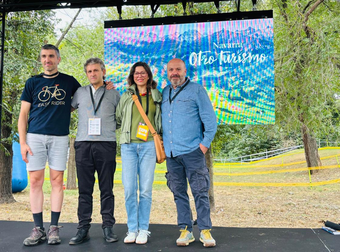 En la foto De izq. a der.: Joseba Martínez, presidente del Club Navarra en Bici; Patxi Sáez Lazcano, director de Marketing Turístico de Gobierno de Navarra; Ana Ribas Allo, directora general de Turismo del Departamento de Cultura, Deporte y Turismo del Gobierno de Navarra; y  Nacho Calvo, secretario general de la Asociación Hosteleria y Turismo de Navarra. ( USO editorial)