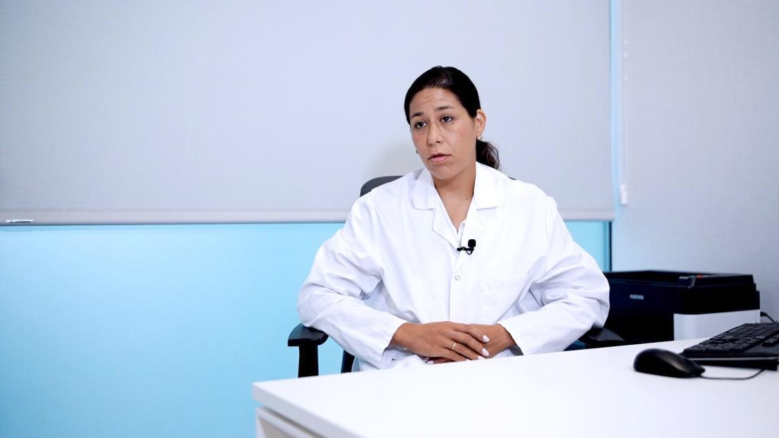 La coordinadora de la Unidad de Neurociencias de Quirónsalud Torrevieja y Alicante, Erika Torres, explica la importancia de un enfoque multidisciplinar tanto para el diagnóstico, como para el tratamiento del Alzheimer. EFE/QUIRÓNSALUD/IMAGEN CEDIDA/CRÉDITO OBLIGATORIO