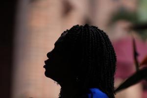 La vicepresidenta colombiana Francia Márquez, habla durante la Cumbre Global Africa y su Diáspora este viernes, en Cali (Colombia). EFE/ Ernesto Guzmán