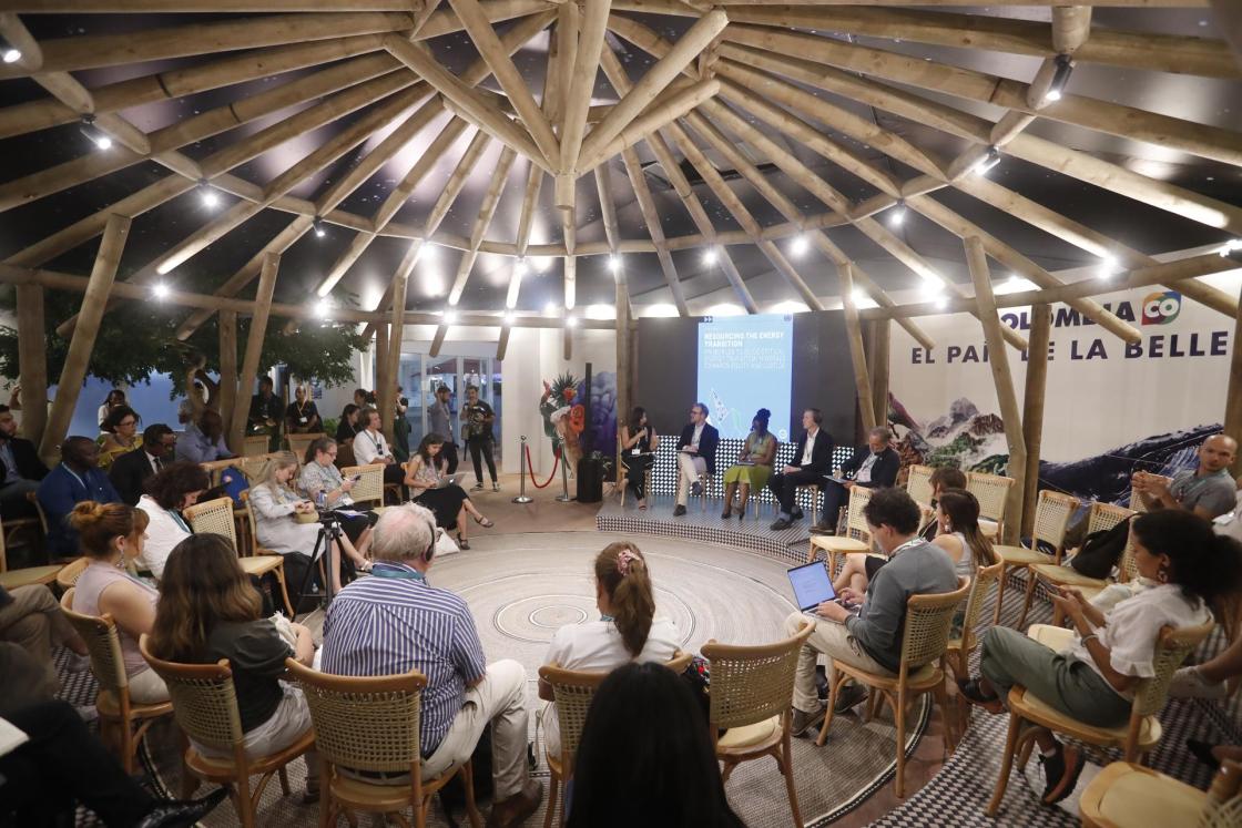 Fotografía del panel 'Dotar de recursos a la transición energética', en Cali (Colombia). EFE/ Ernesto Guzmán 