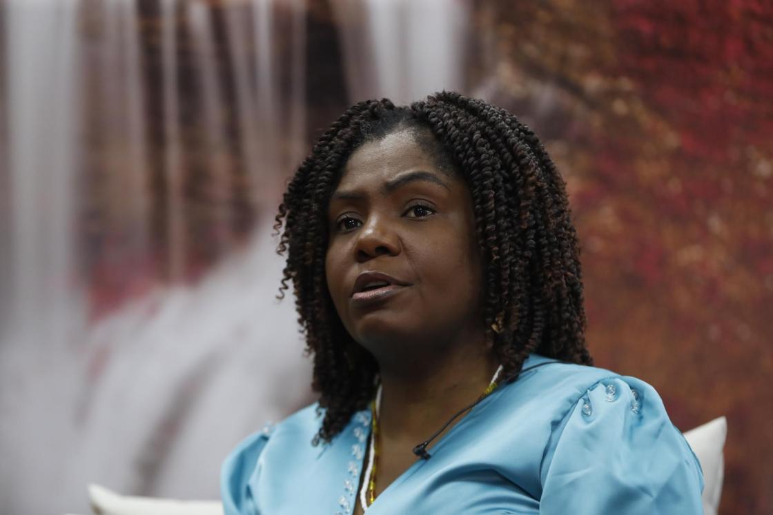 La vicepresidenta colombiana, Francia Márquez, habla durante una entrevista con EFE en Cali (Colombia). EFE/ Ernesto Guzmán