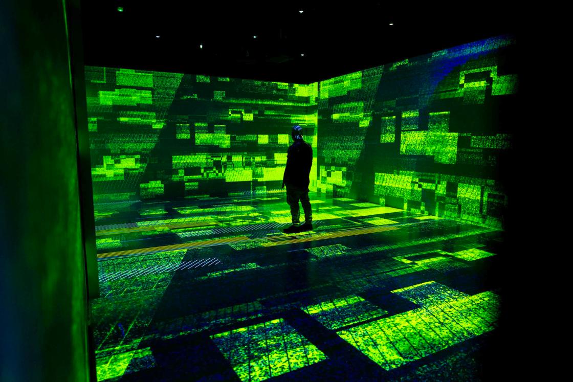 MÁLAGA, 21/10/2024.-Imagen realizada en el OXO Museo del Videojuego de Málaga. Atraer a los jóvenes es uno de los retos de la estrategia turística de la Costa del Sol, que ha apostado por diversificar su oferta con el segmento 'gamer', vinculado a los videojuegos y deportes electrónicos, con el que además de seducir a las nuevas generaciones por ocio está logrando captar eventos empresariales.EFE/Jorge Zapata 