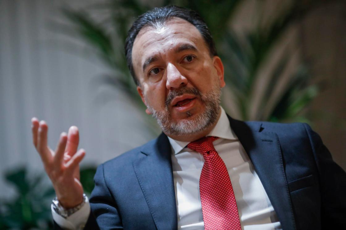 MADRID, 31/10/2024.- El alcalde del Distrito Metropolitano de Quito, Pabel Muñoz, durante una entrevista con EFE este jueves en Madrid en la que destacó la contribución del "capital, la experiencia y el conocimiento de España" en la puesta en funcionamiento del Metro de Quito, y ha destacado las "buenas relaciones" de la capital ecuatoriana con Madrid, en el marco de una visita a España para su participación en el I Encuentro de Ciudades Capitales Iberoamericanas (UCCI). EFE/David Fernández 