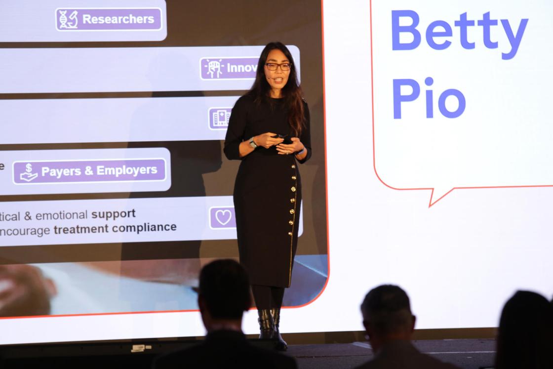 ¿Betty Pio, socia de la división de salud y ciencias en la organización Vida de Kearney, habla en la conferencia principal 'Un enfoque para ofrecer atención del cáncer centrada en la mujer', durante el segundo día del Roche Press Day, en Miami, Florida (EE.UU.). EFE/ Marlon Pacheco