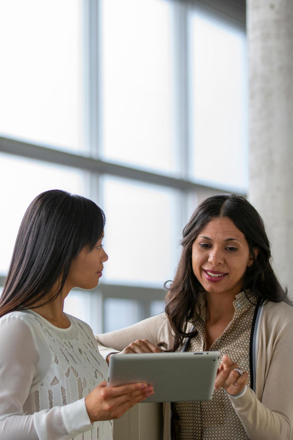 Fotografía cedida por Bank of America de un grupo de empresarios en una reunión de trabajo. EFE/ Bank Of America SOLO USO EDITORIAL/SOLO DISPONIBLE PARA ILUSTRAR LA NOTICIA QUE ACOMPAÑA (CRÉDITO OBLIGATORIO) 