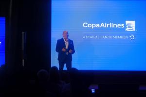 El director senior de mercadeo, comunicaciones y programa de Viajero Frecuente de Copa Airlines, Marco Ocando, habla en la presentación de la alianza "Stopover", en Ciudad de Panamá (Panama). EFE/ Carlos Lemos