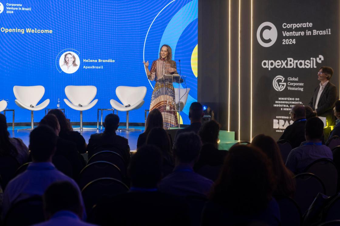 La gerente de Inversiones de ApexBrasil, Helena Brandão, habla durante el Corporate Venture Brasil el pasado martes en Sao Paulo (Brasil). EFE/Isaac Fontana