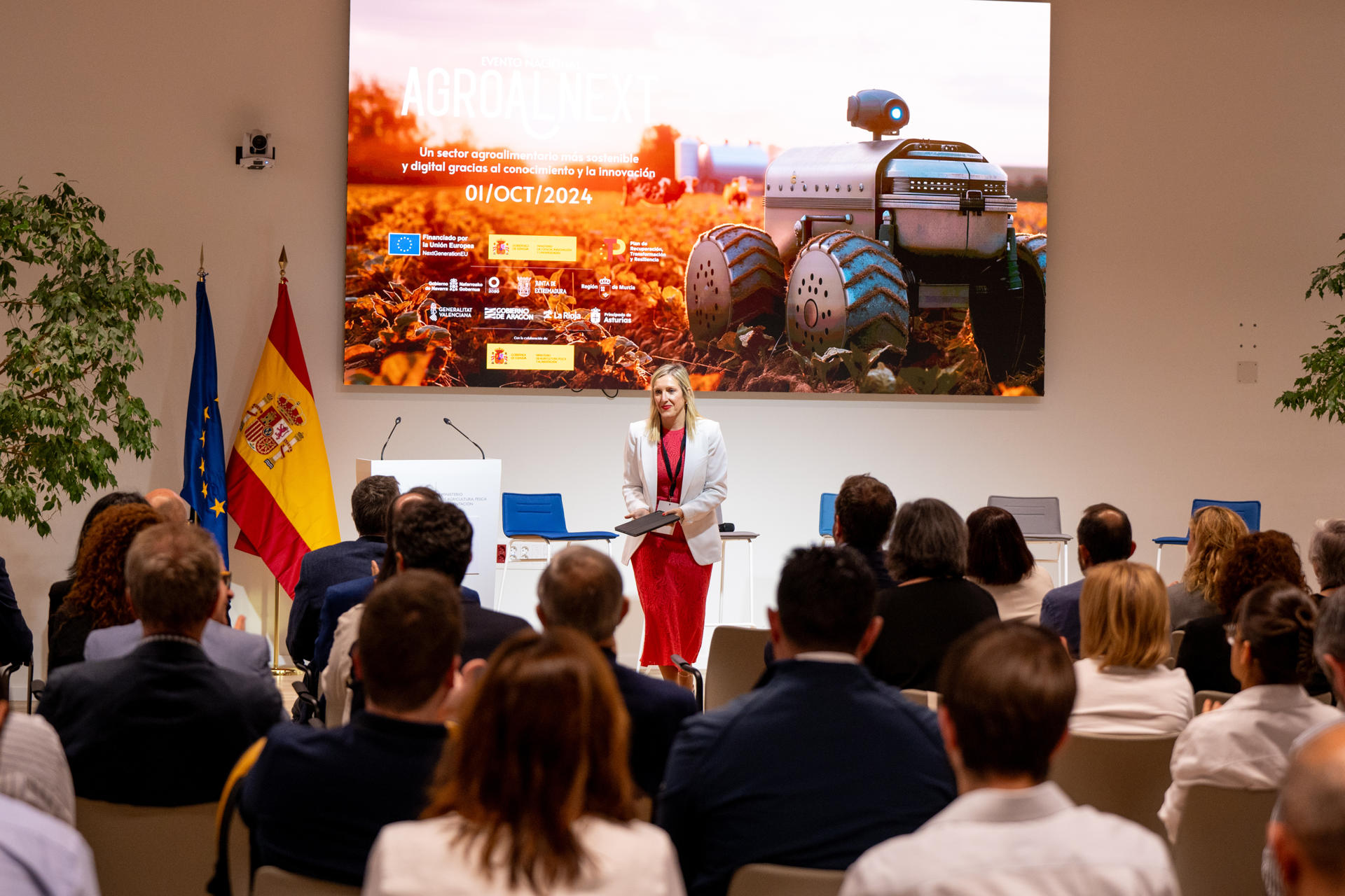SAN FERNANDO DE HENARES (MADRID), 01/10/2024.- La consejera de Universidad, Innovación y Transformación Digital, Patricia Fanlo, participa en el evento nacional del Plan Complementario de Agroalimentación, liderado por Navarra. EFE/ Fernando Villar
