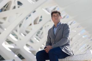 El director general de Start Up Valencia, Nacho Mas, durante la entrevista con EFE con motivo de la séptima edición del congreso Valencia Digital Summit (VDS), que empieza este miércoles y que reúne en un mismo espacio a más de 12.000 personas. EFE/Biel Aliño