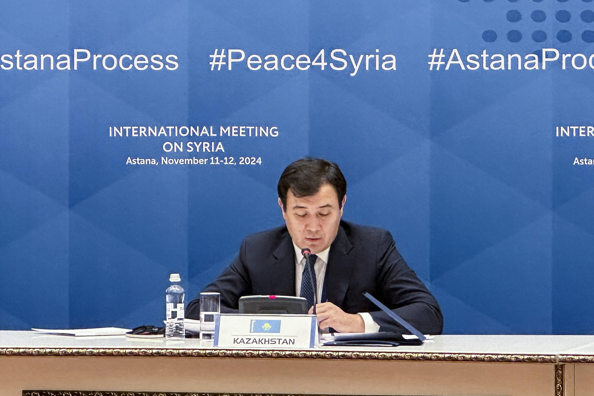 Astana, 12/11/2024.- Kazakh Deputy Foreign Minister, Alibek Bakayev, reads the final statement of the guarantor countries of the ceasefire in Syria. EFE/Kulpash Konyrova