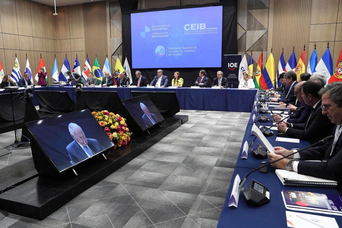 Asistentes al XV Encuentro Empresarial Iberoamericano este miércoles, en Cuenca (Ecuador). EFE/ Carlos Durán Araújo