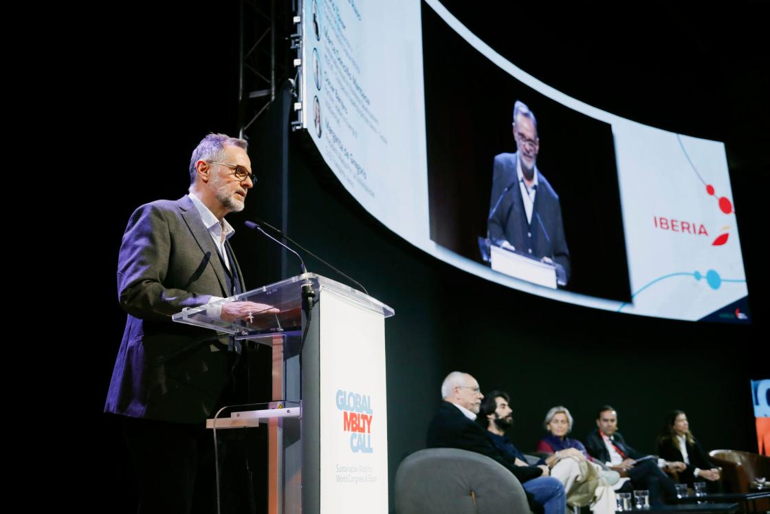 MADRID, 21/11/2024.-Juan Cierco, Director Corporativo de IBERIA, interviene en la mesa "Cómo hacer de España el líder europeo del SAF?", este jueves durante la tercera y última jornada del "Global Mobility Call", que se celebra en el recinto de Ifema en Madrid. EFE/David Fernández