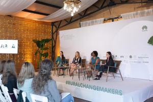 ZAGREB (CROACIA), 24/11/2024.- Alumnas de la Escuela de Mujeres para la Innovación Rural. El sector de la ciberseguridad, en el que faltan por cubrir cientos de miles de puestos de trabajo solo en la Unión Europea (UE), tiene un importante potencial de empleo para las personas que viven en el campo y en particular para las mujeres, según explicaron esta semana distintos expertos durante la celebración de la Escuela de Mujeres para la Innovación Rural en Croacia. EFE/Huawei -SOLO USO EDITORIAL/SOLO DISPONIBLE PARA ILUSTRAR LA NOTICIA QUE ACOMPAÑA (CRÉDITO OBLIGATORIO)-