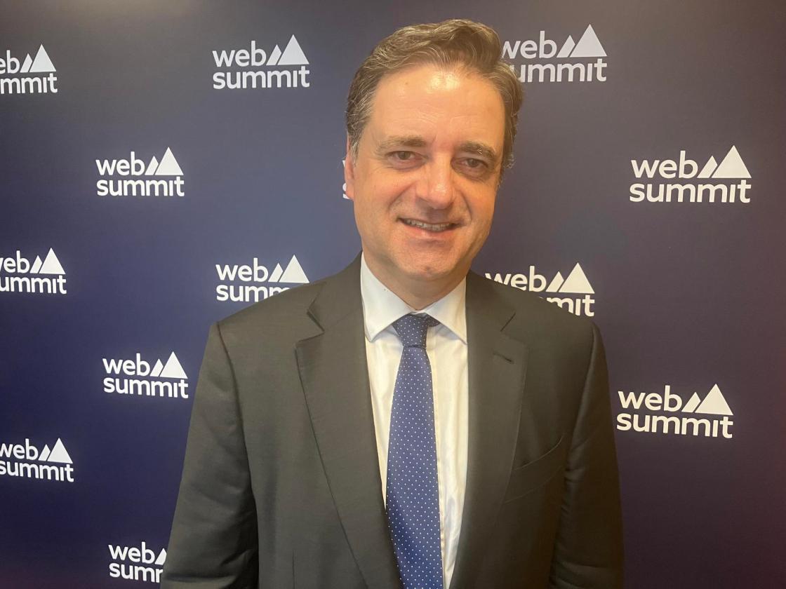 EL alcade de Braga, Ricardo Rio, durante una entrevista con EFE tras recibir el premio a la Ciudad Europea Más Innovadora. Rio afirmó que  "el modelo de gobernanza" ha sido una de las grandes ventajas competitivas por las han recibido este galardón. EFE/Susana Samhan.