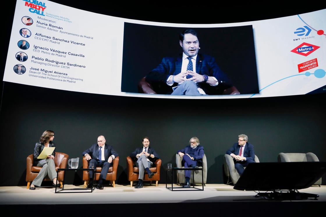 MADRID, 19/11/2024.- Vista general de la mesa redonda 'Transporte Público: Evolución del Modelo de Excelencia de Madrid' celebrada durante la primera jornada del evento sobre movilidad "Global Mobility Call", en el recinto de Ifema, en Madrid, este martes. EFE/David Fernández