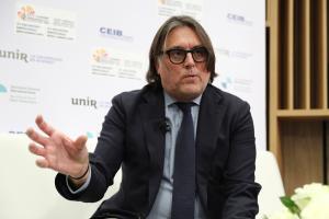 El responsable de Economía y Empresa de la Secretaría General Iberoamericana (Segib), Jaume Gaytán habla en una entrevista con EFE en Cuenca (Ecuador). EFE/ José Jácome