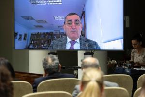 GRAFCAN7709. SANTA CRUZ DE TENERIFE (ESPAÑA), 20/11/2024.- El director general de Sanidad de la Producción Agroalimentaria y Bienestar Animal del Ministerio de Agricultura, Pesca y Alimentación, Valentín Almansa de Lara, ofreció este miércoles la ponencia "¿Salud o economía? Inspección fronteriza y cláusulas espejo", durante las jornadas Conecta Canarias Europa "Retos y desafíos del sector primario". EFE/Miguel Barreto  

 la ponencia "La circularidad en el sector primario: integrando estrategias ambientales en Canarias" durante el segundo día de las jornada Conecta Canarias Europa , organizadas por el Parlamento de Canarias. EFE/Miguel Barreto
