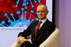 MADRID, 26/11/2024.- El doctor Eduardo López Bran, jefe de Servicio de Dermatología del Hospital Clínico San Carlos de Madrid e investigador en terapias avanzadas en dermatología, durante el debate "Terapias avanzadas: Innovación médica para pacientes", que ha tenido lugar en EFE, un diálogo en el que se han analizado y evaluado estas terapias. EFE/Ballesteros