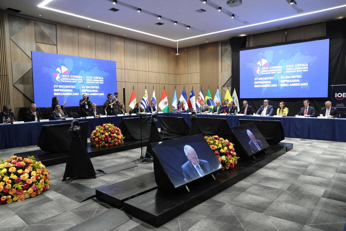Asistentes al XV Encuentro Empresarial Iberoamericano este miércoles, en Cuenca (Ecuador). EFE/ Carlos Durán Araújo 
