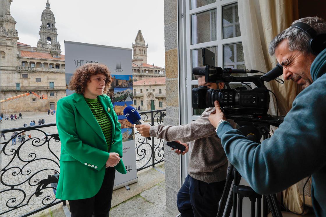 SANTIAGO DE COMPOSTELA, 09/11/2024.- La alcaldesa de Santiago, Goretti Sanmartín, realiza declaraciones tras presidir la reunión anual de las Ciudades Patrimonio de la Humanidad, que se desarrolla de manera telemática, hoy sábado en Santiago de Compostela. EFE/Lavandeira jr 